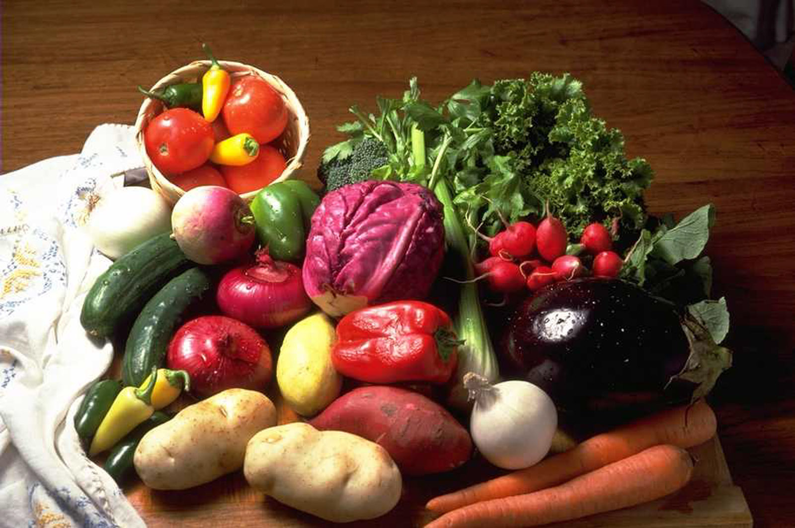 Какие овощи есть при подагре. Подагра фрукты и овощи. Овощи для подагриков. Фрукты и овощи при ревматизме. Правильное питание при артрите.